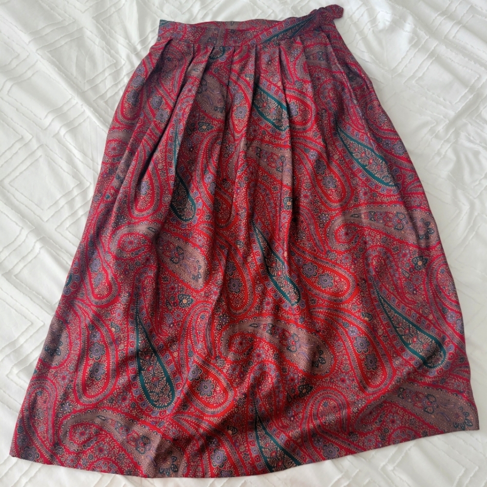 Vintage 100% silk skirt with a paisley pattern
